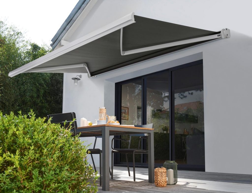 Store banne extérieur sur une terrasse
